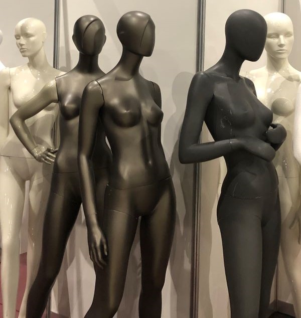 Bérelhető kirakatbaba